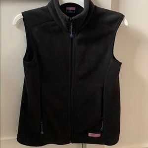 Vineyard vines black fleece vest